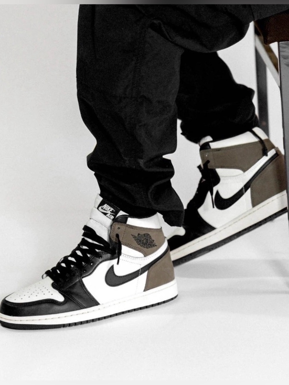 Air Jordan 1 Retro high Dark mocha sneakers - Men’s 8.5